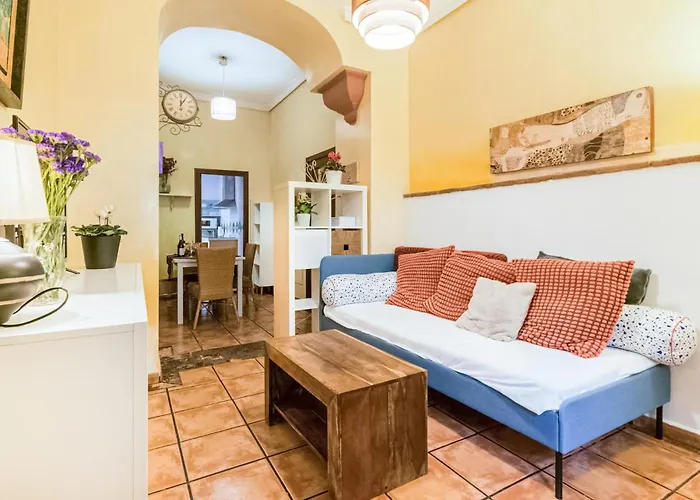 2 Bedroom Lovely In דירה *