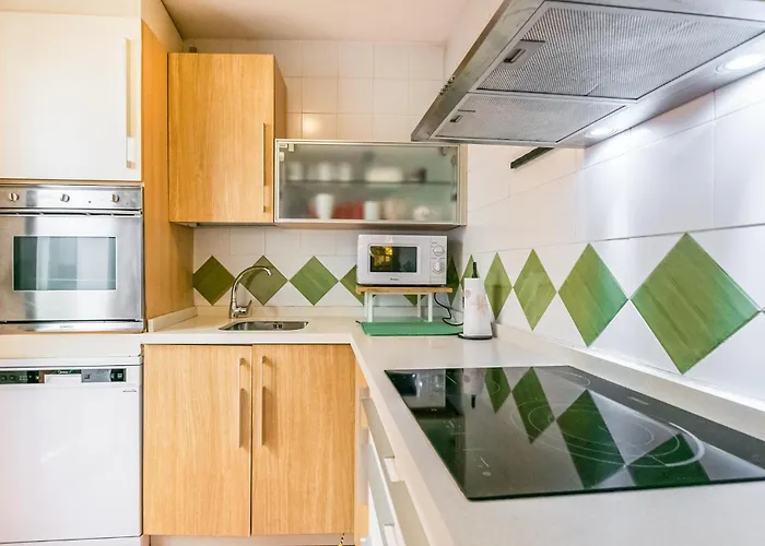 דירה 2 Bedroom Lovely In